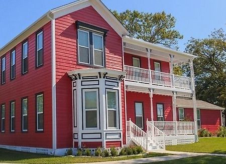 Red Velvet Inn Navasota Экстерьер фото