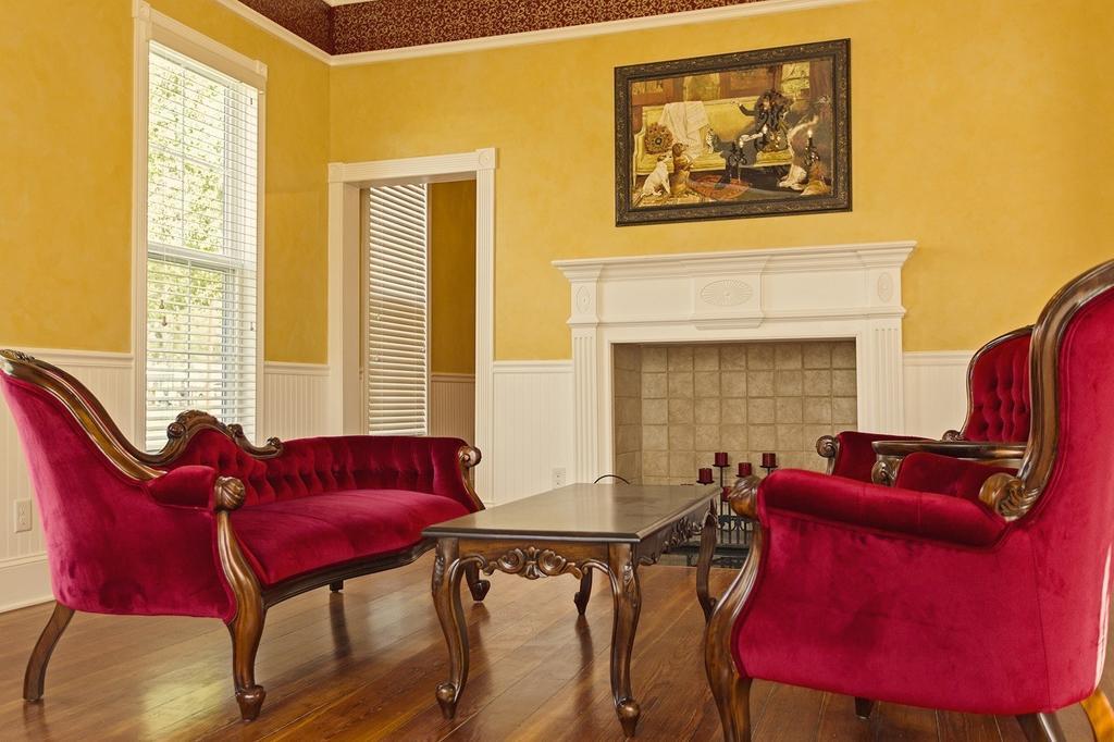 Red Velvet Inn Navasota Экстерьер фото