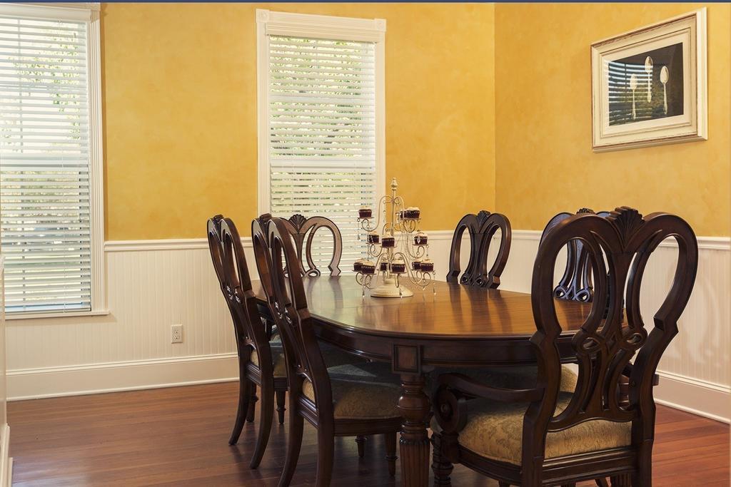 Red Velvet Inn Navasota Экстерьер фото
