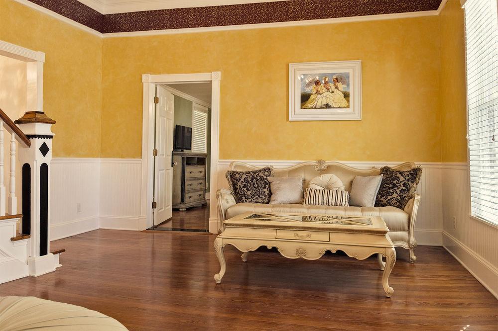 Red Velvet Inn Navasota Экстерьер фото