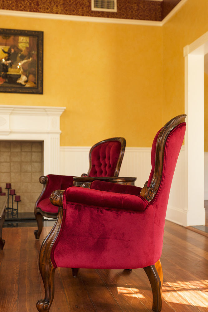 Red Velvet Inn Navasota Экстерьер фото